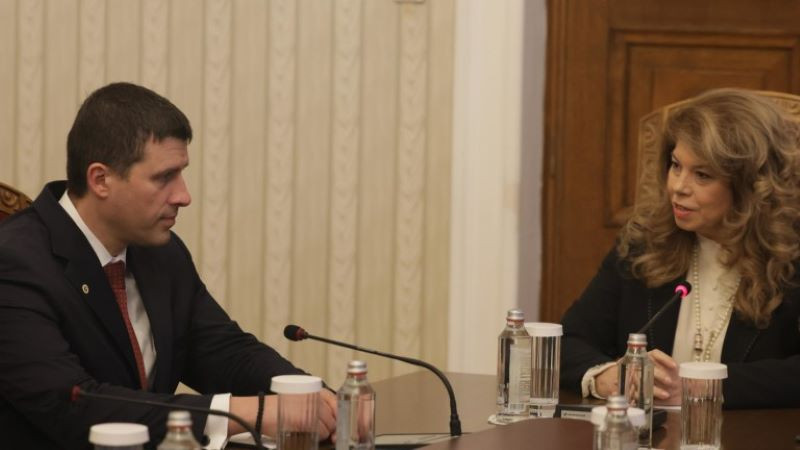 Трябва да решим как да се стабилизират финансите на страната,